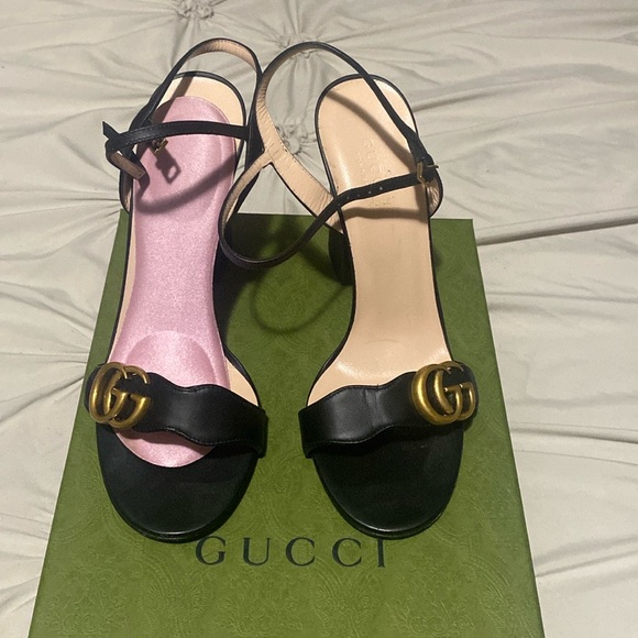 Just in time for Christmas!! Authentic Gucci sandals heels. Worn a few times. - Picture 3 of 7